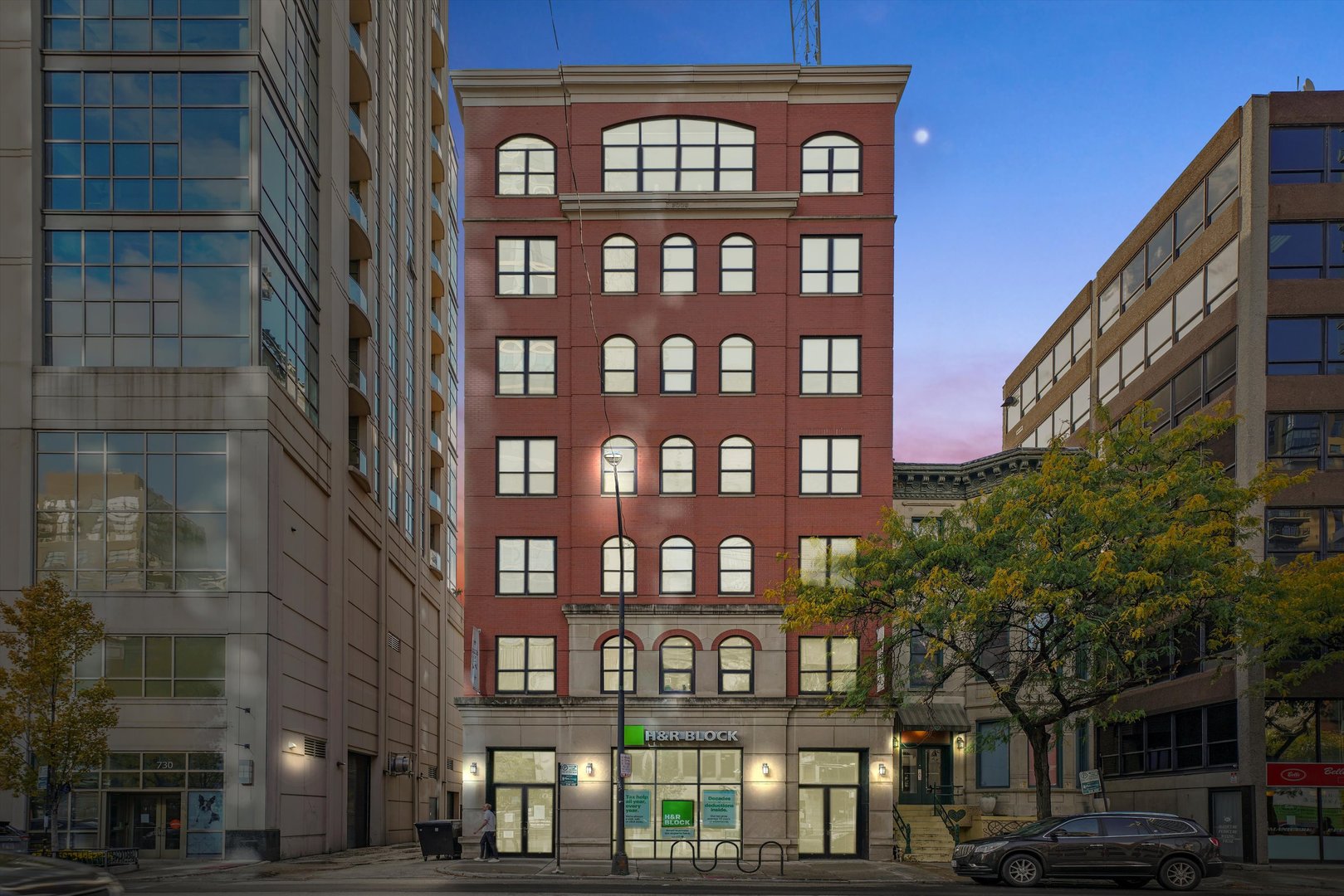 Undisclosed Address Chicago, IL 60654 - Photo 20 of 24 a front view of a building