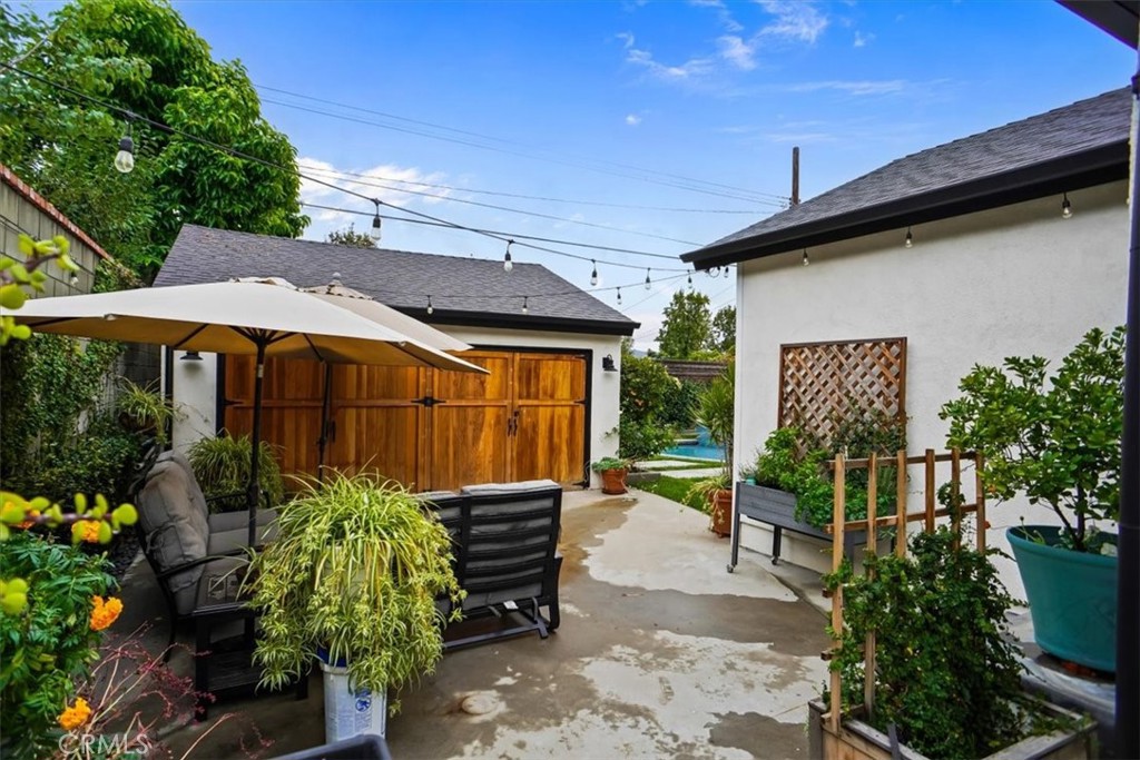 606 Uclan Drive Burbank, CA 91504 - Photo 18 of 18 a view of a patio with table and chairs under an umbrella