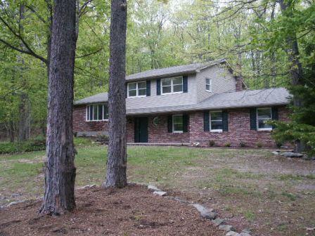 207 Hemlock Road Tannersville, PA 18372 - Photo 2 of 9 Front Of Home