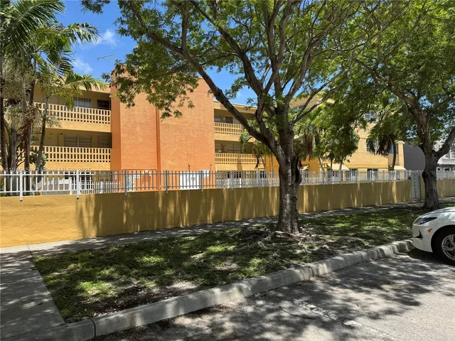 $1,700 | 1851 Northeast 168th Street, Unit A2, North Miami Beach, FL 33162