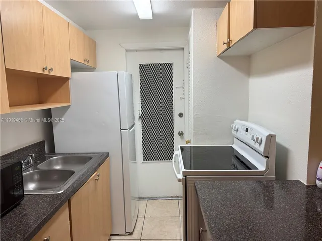 $1,700 | 1851 Northeast 168th Street, Unit A2, North Miami Beach, FL 33162