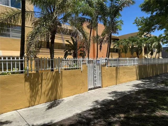 $1,700 | 1851 Northeast 168th Street, Unit A2, North Miami Beach, FL 33162