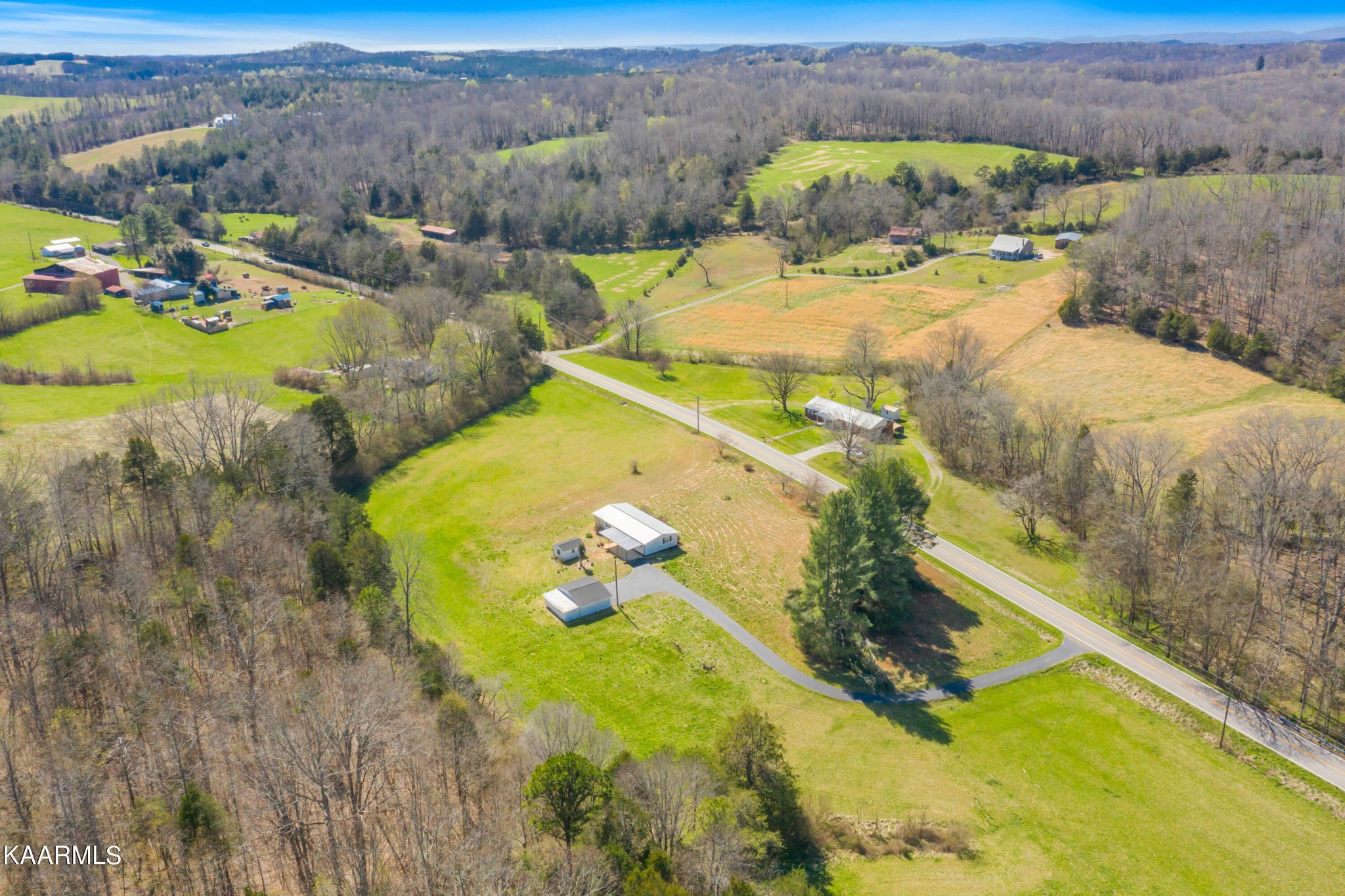 1605 Sweetwater Road Philadelphia, TN 37846 - Photo 2 of 23 Gallery Image 2