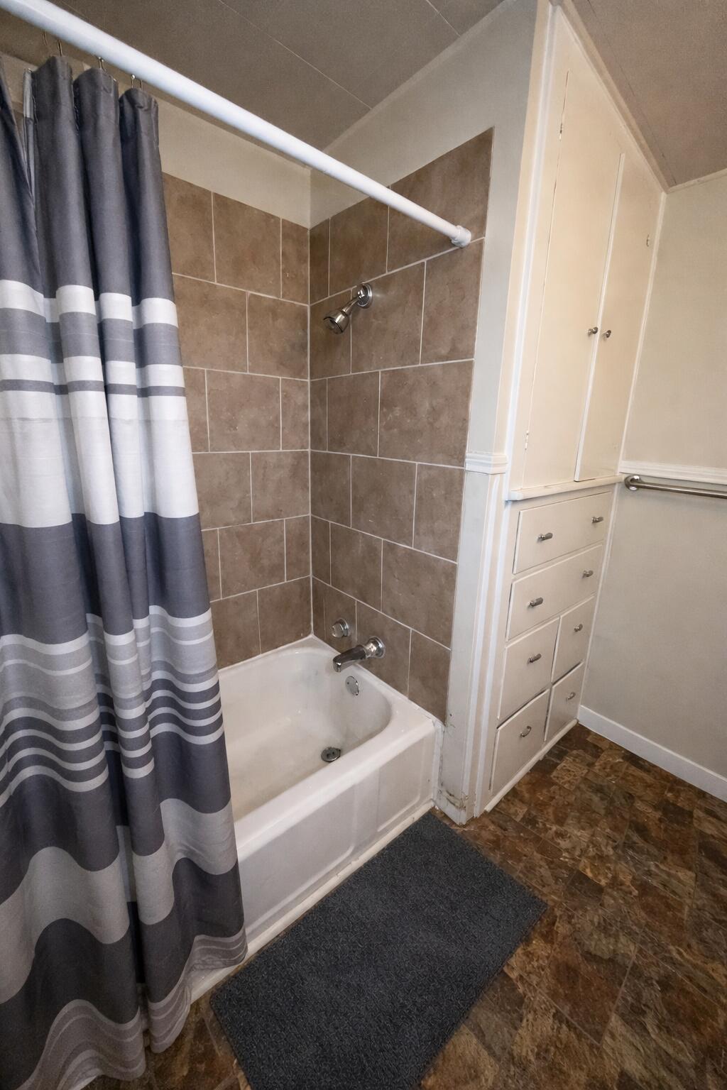 2222 17th Street Lubbock, TX 79401 - Photo 16 of 16 Up bath 2