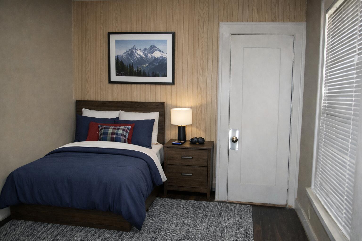 2222 17th Street Lubbock, TX 79401 - Photo 10 of 16 Down small bedroom