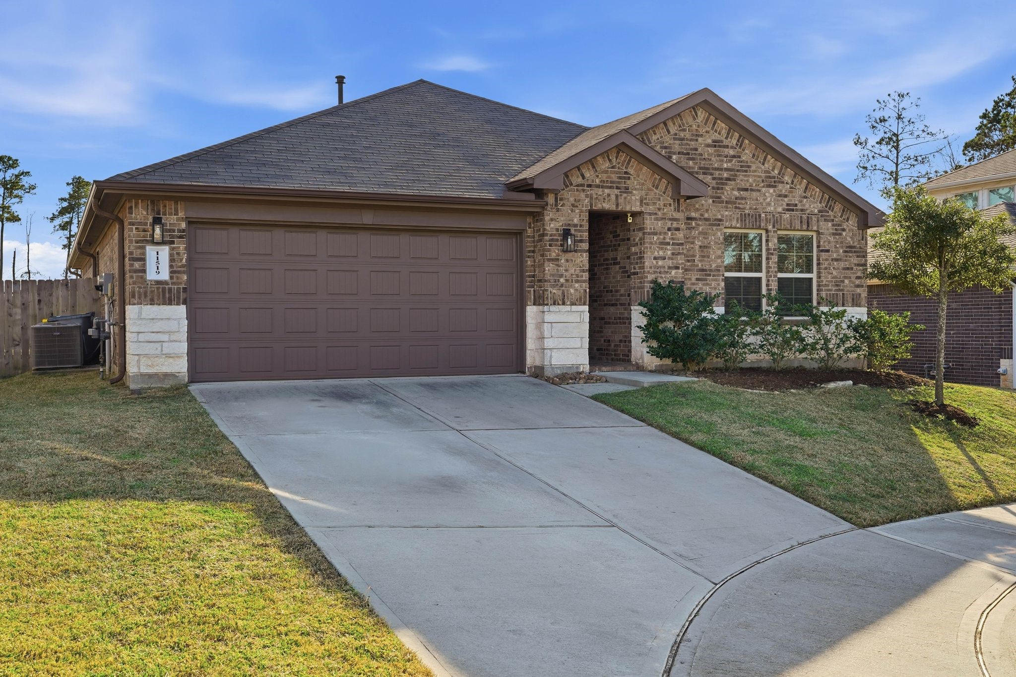 11519 Parrot Fish Court Conroe, TX 77304 - Photo 2 of 43