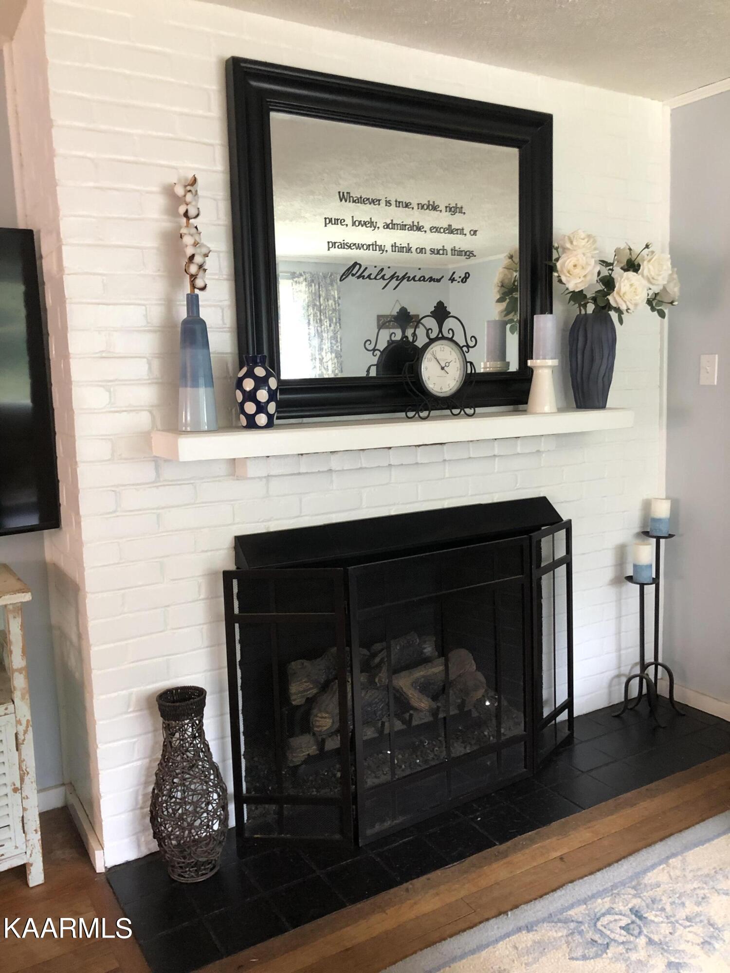 118 Euclid Circle Oak Ridge, TN 37830 - Photo 8 of 26 Fireplace