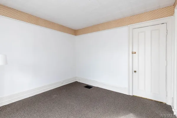$1,500 | 493 Delaware Avenue, Unit 3, Buffalo, NY 14202