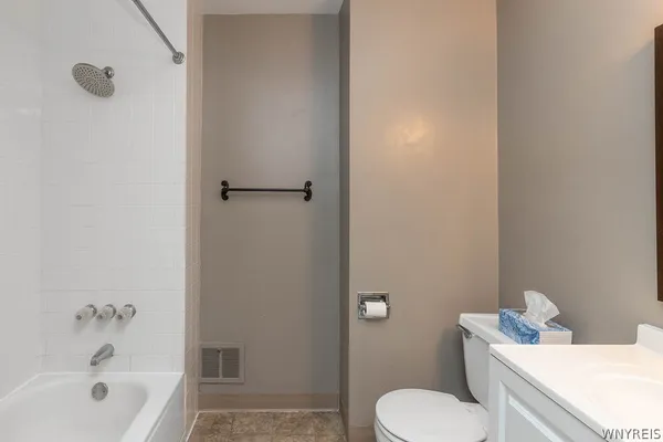 $1,500 | 493 Delaware Avenue, Unit 3, Buffalo, NY 14202