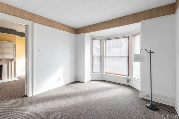 $1,500 | 493 Delaware Avenue, Unit 3, Buffalo, NY 14202