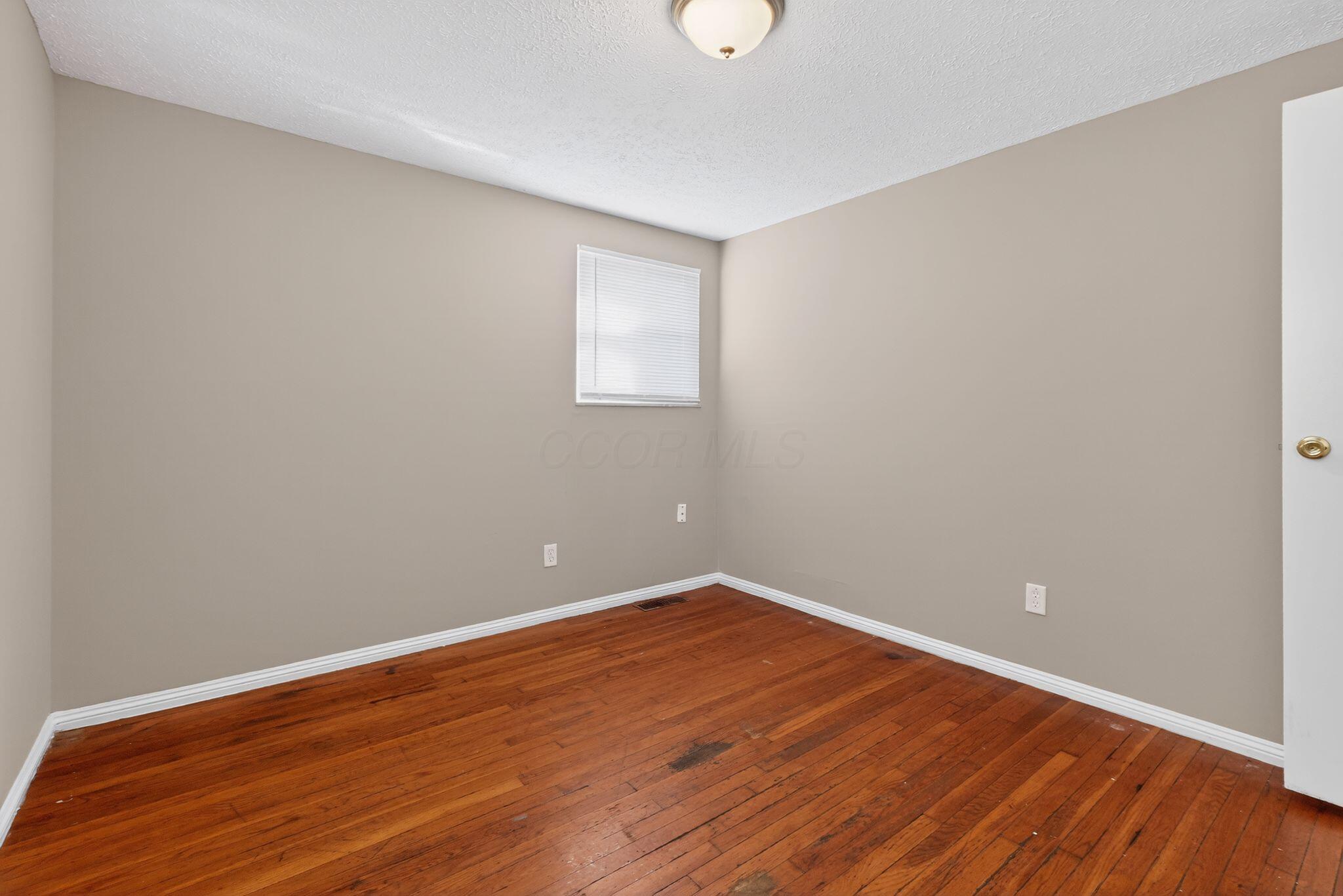 3851 Fairmoor Road Columbus, OH 43228 - Photo 12 of 30 08_3851_Fairmoor_Rd_Columbus_OH_43228-Li