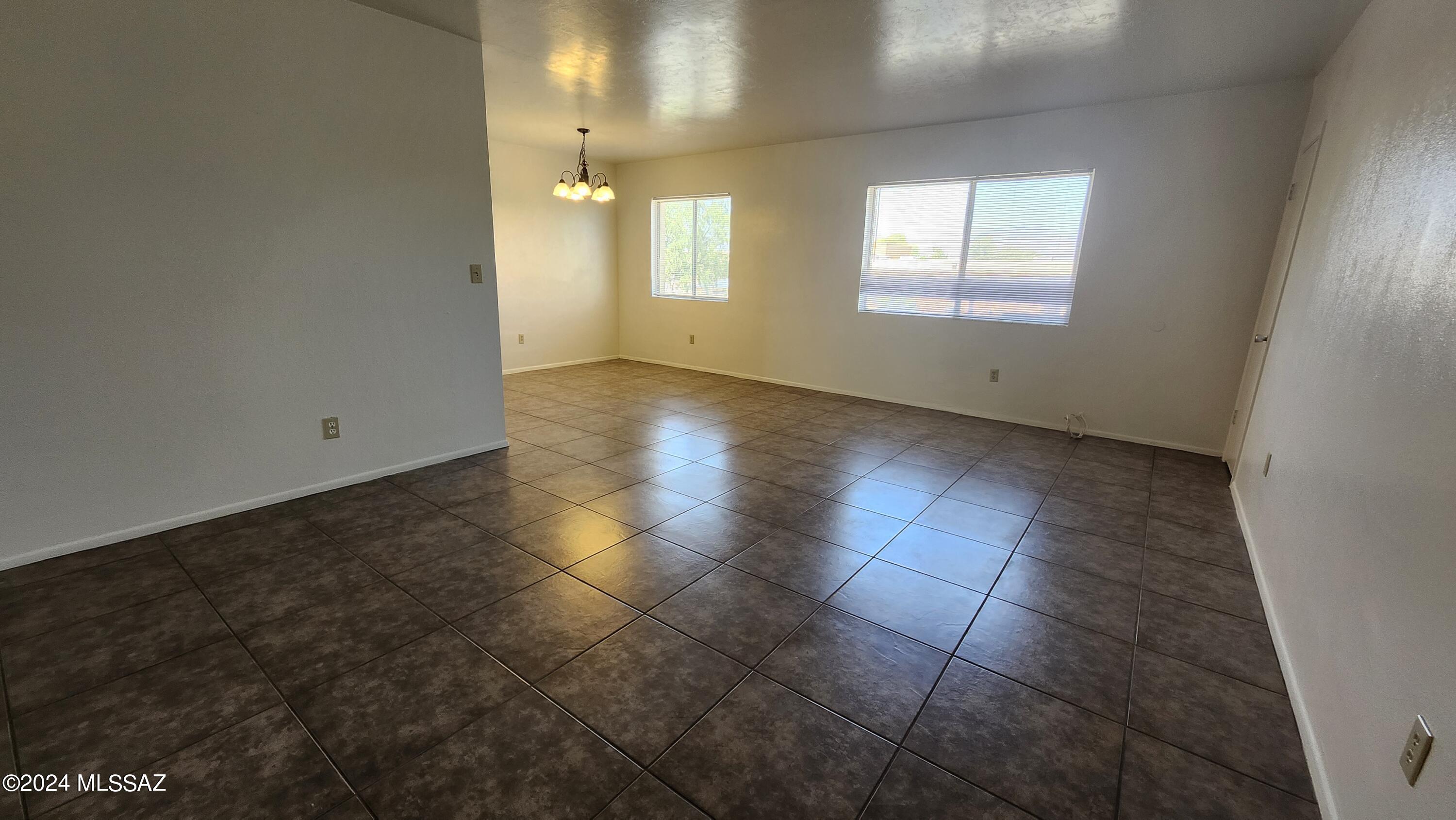 810 South Kolb Road, Unit 3 Tucson, AZ 85710 - Photo 5 of 19 20240909_121641