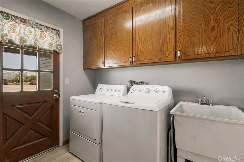 22085 Finnell Avenue Corning, CA 96021 - Photo 41 of 68 a utility room with dryer and washer