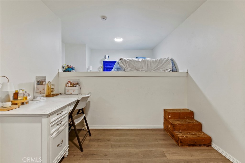 282 Robles Road, Unit 19 Arroyo Grande, CA 93420 - Photo 17 of 24 a room with a table and a couch