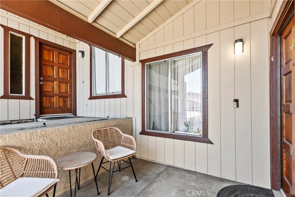 282 Robles Road, Unit 19 Arroyo Grande, CA 93420 - Photo 3 of 24 a living room with furniture and a window