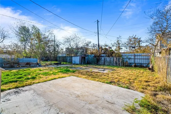 a house view with swimming pool