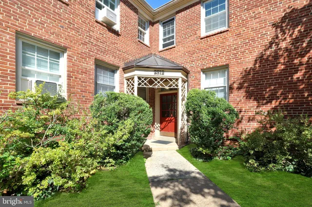 $2,400 | 2312 Colston Drive, Unit 201, Silver Spring, MD 20910