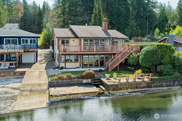 $1,085,000 | 16901 Highway 106, Belfair, WA 98528