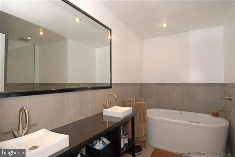 2137 Golf Course Drive Reston, VA 20191 - Photo 19 of 26 a bathroom with a sink a toilet and bathtub