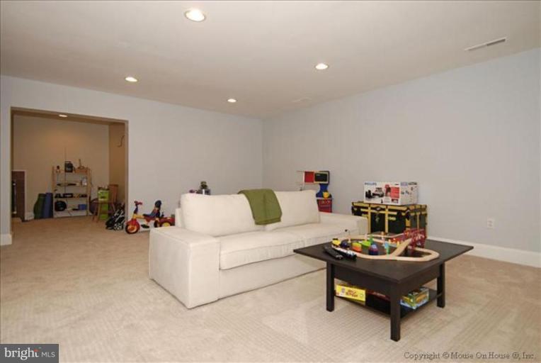 2137 Golf Course Drive Reston, VA 20191 - Photo 21 of 26 a living room with furniture and a table