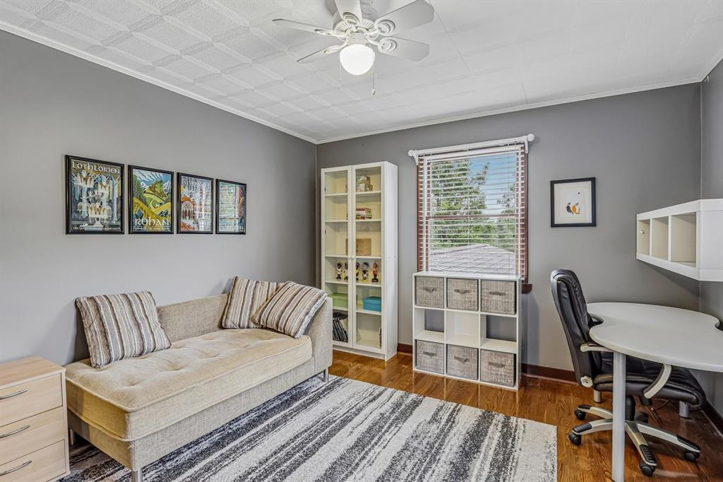 529 Utopia Road Apollo, PA 15613 - Photo 25 of 50 a living room with furniture and a wooden floor