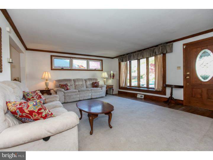 339 Lester Road Springfield, PA 19064 - Photo 8 of 22 Living Room