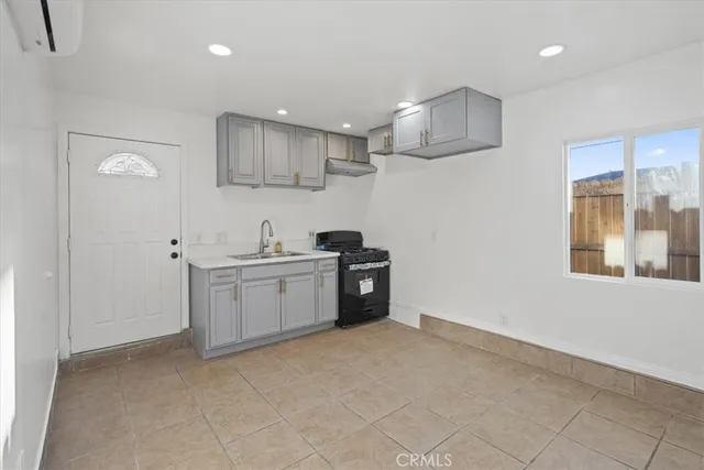 $2,200 | 9806 Beachy Avenue, Arleta, CA 91331