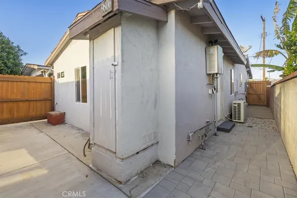 $1,695 | 9806 Beachy Avenue, Arleta, CA 91331