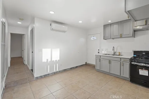 $1,695 | 9806 Beachy Avenue, Arleta, CA 91331