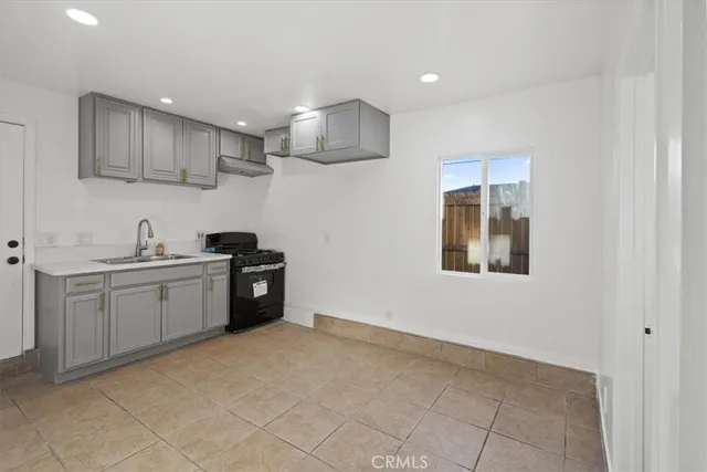 $2,200 | 9806 Beachy Avenue, Arleta, CA 91331