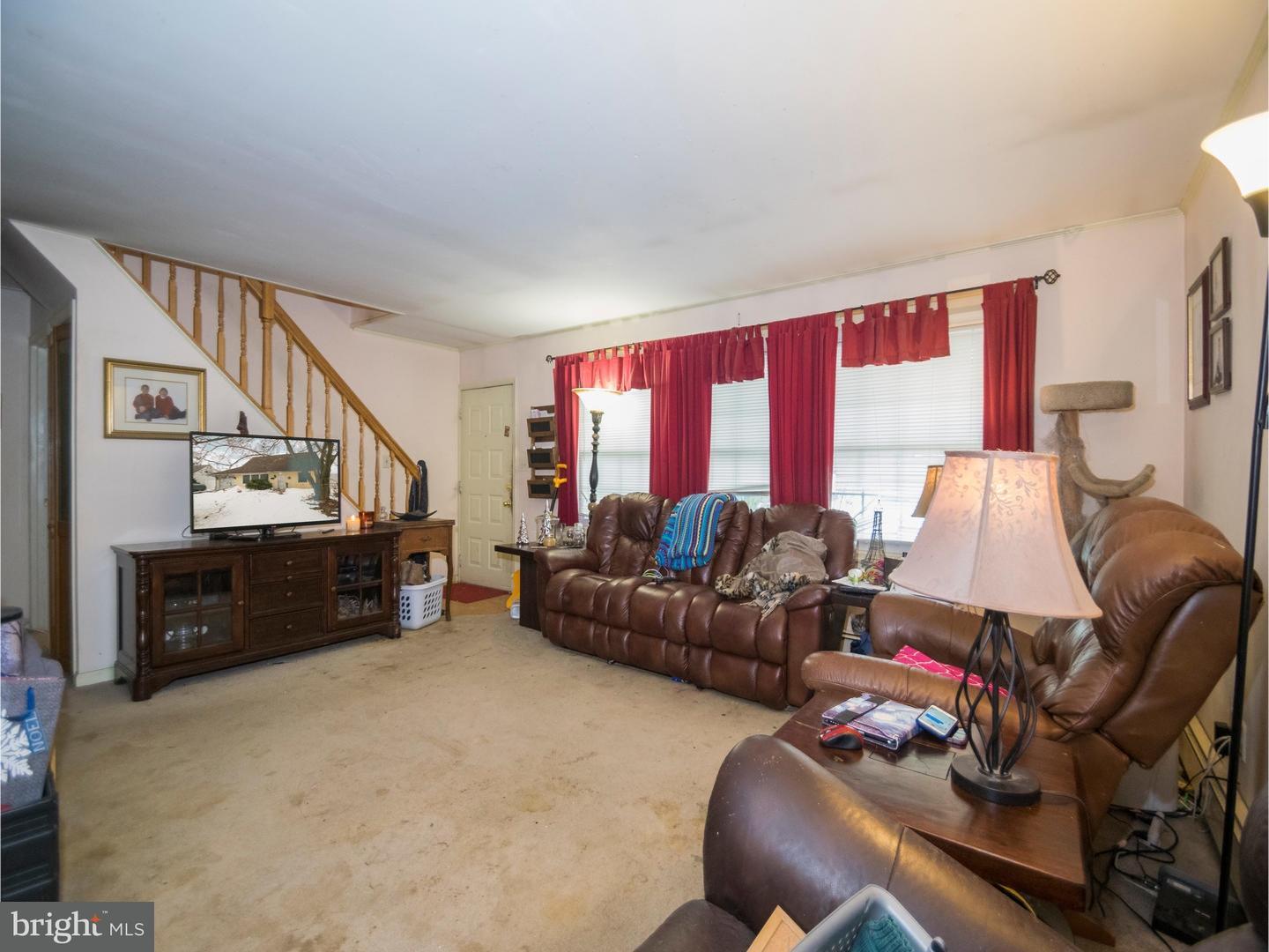 25 Crystal Road Levittown, PA 19057 - Photo 5 of 12 Gallery Image 5