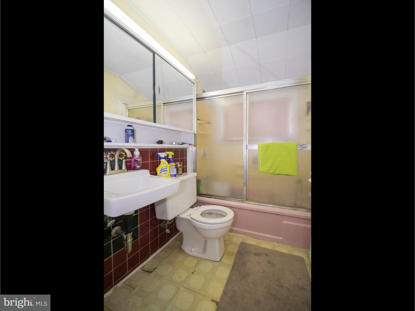 25 Crystal Road Levittown, PA 19057 - Photo 10 of 12 Gallery Image 10