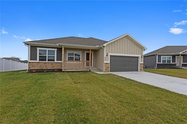 $399,900 | 705 Red Clover Court, Raymore, MO 64083