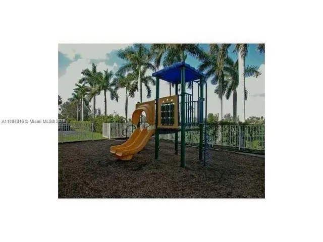 $2,000 | 6995 Northwest 186th Street, Unit E305, Hialeah, FL 33015