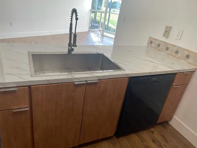 a close view of sink and tap