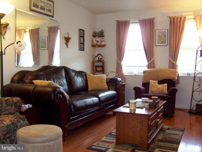 7240 Stratton Way Baltimore, MD 21224 - Photo 3 of 23 Living Room #2