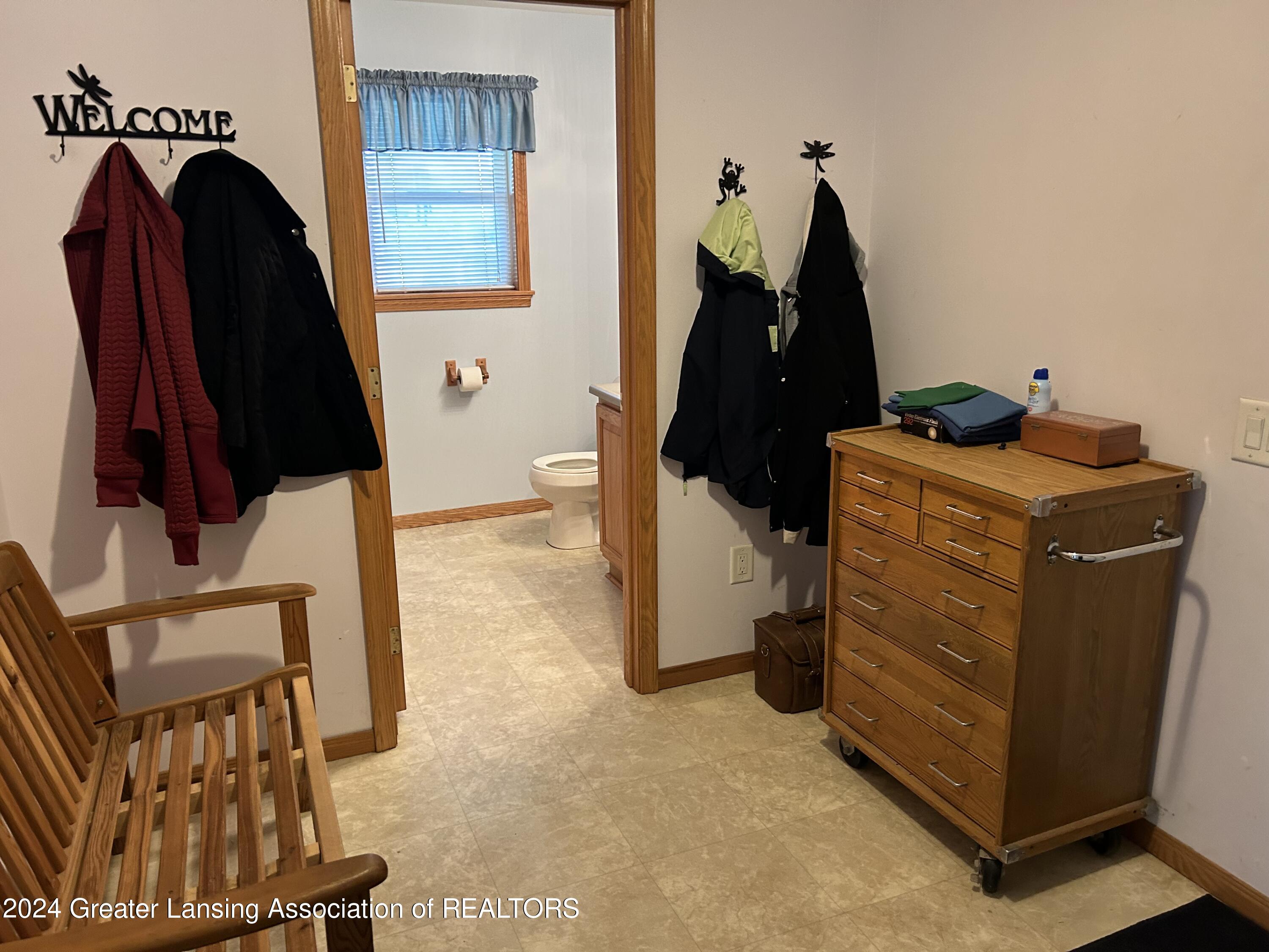 1205 North Chester Road Charlotte, MI 48813 - Photo 15 of 38 Mudroom