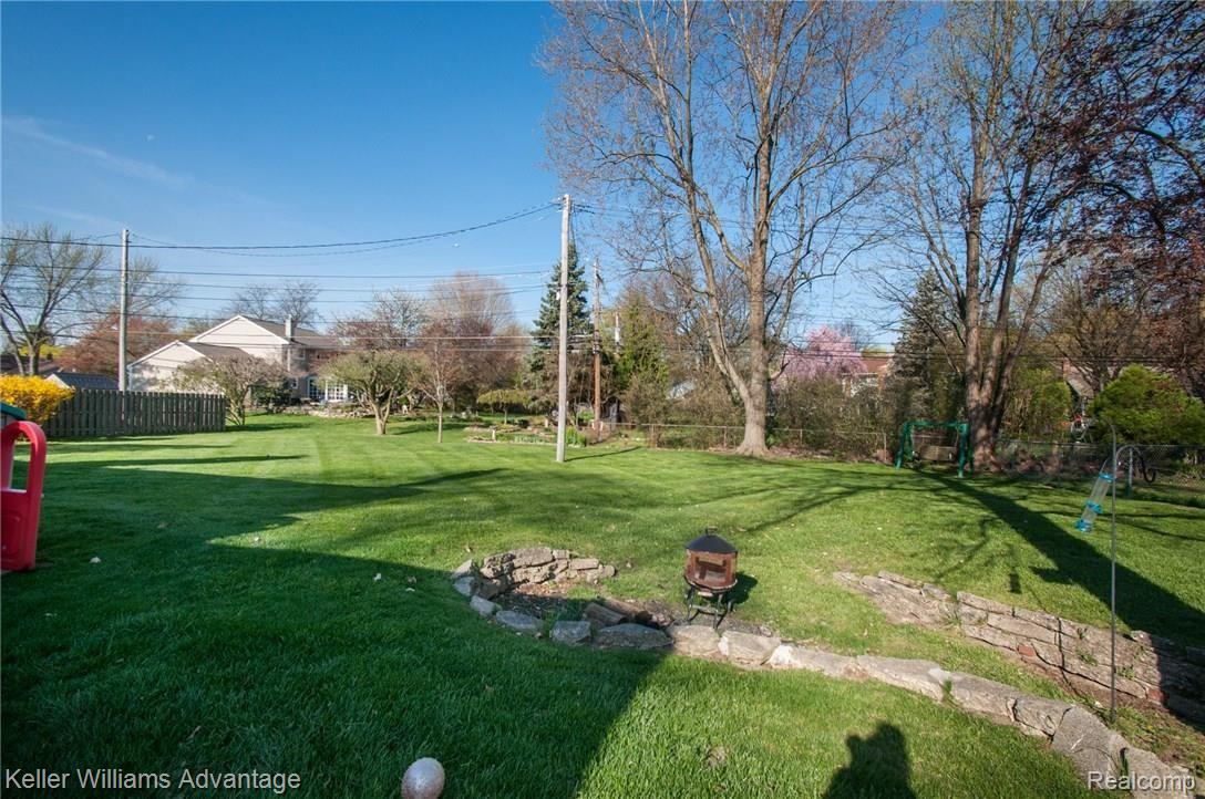 14466 Riverside Drive Livonia, MI 48154 - Photo 40 of 44 Riverside_14466_Back_01.jpg