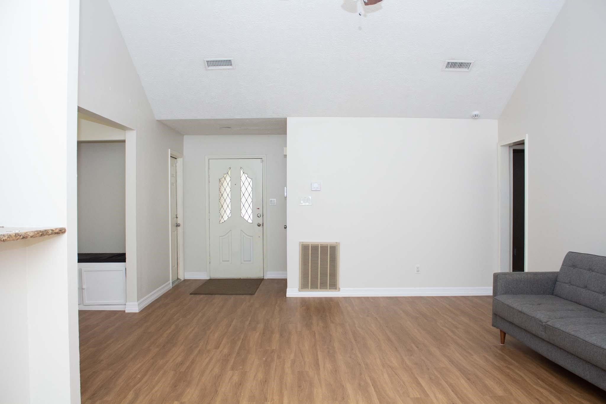 9526 Dundalk Street Spring, TX 77379 - Photo 4 of 18 Gallery Image 4