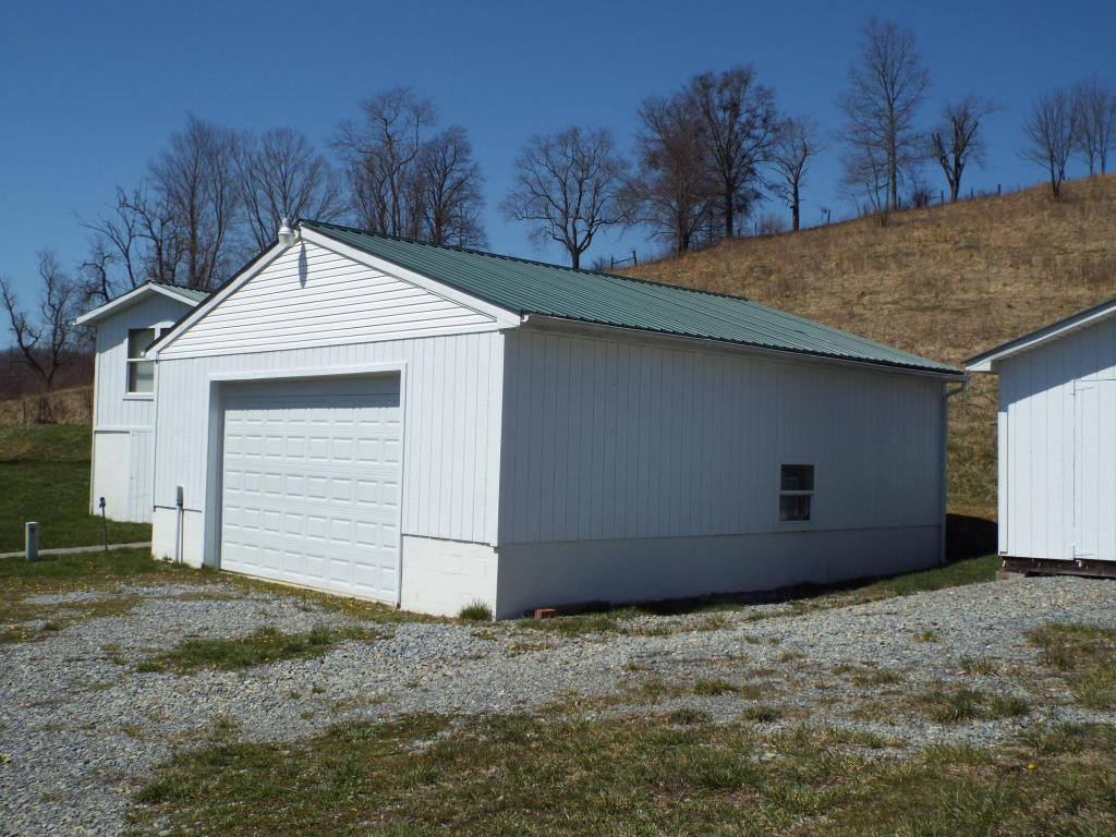 897 Run Road Alderson, WV 24910 - Photo 23 of 32 Gallery Image 23