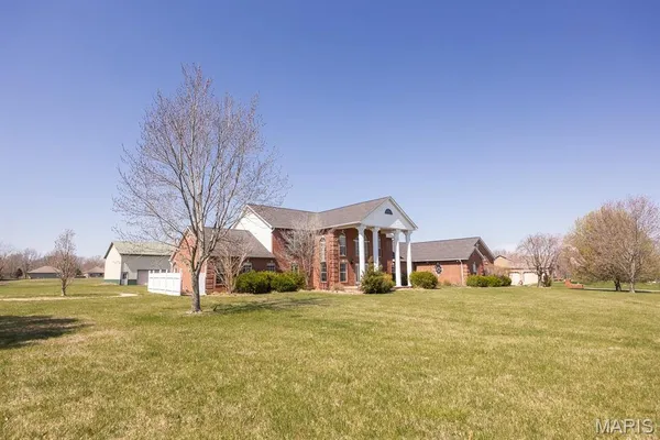 $785,000 | 1460 Hartman Lane, Shiloh, IL 62221