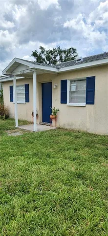 a front view of house with yard