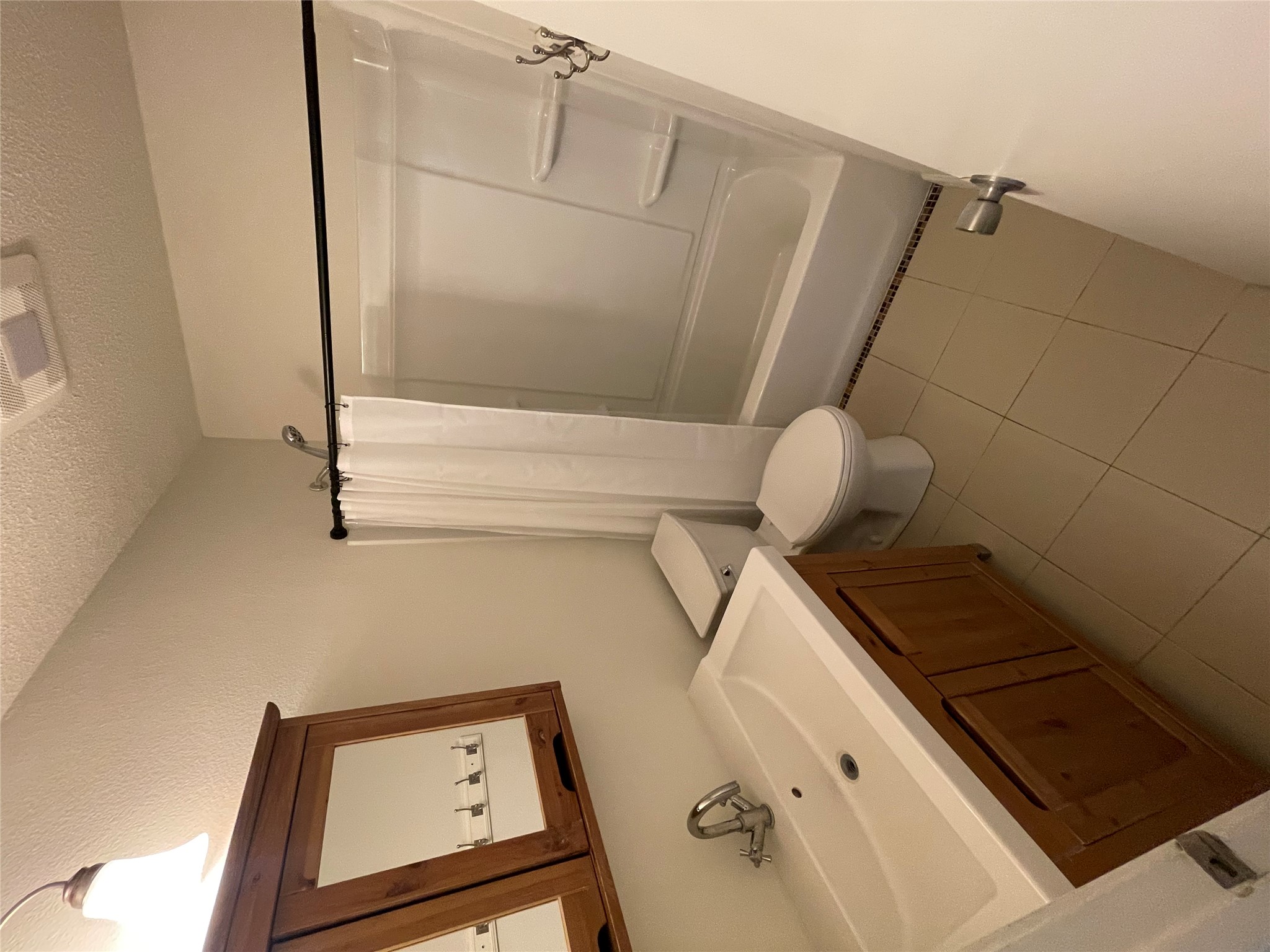 2031 Redwing Way Round Rock, TX 78664 - Photo 20 of 25 2nd Full bathroom