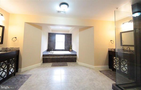 6308 Buffalo Ridge Road Falls Church, VA 22044 - Photo 20 of 27 Bath (Master)