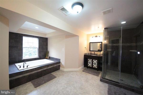 6308 Buffalo Ridge Road Falls Church, VA 22044 - Photo 21 of 27 Bath (Master)