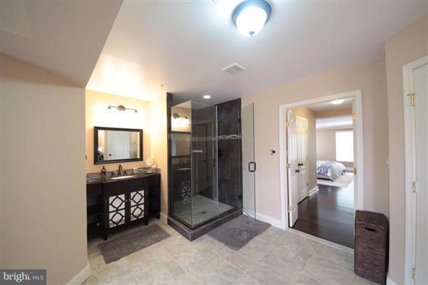 6308 Buffalo Ridge Road Falls Church, VA 22044 - Photo 22 of 27 Bath (Master)