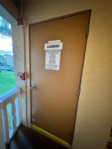 a view of utility room