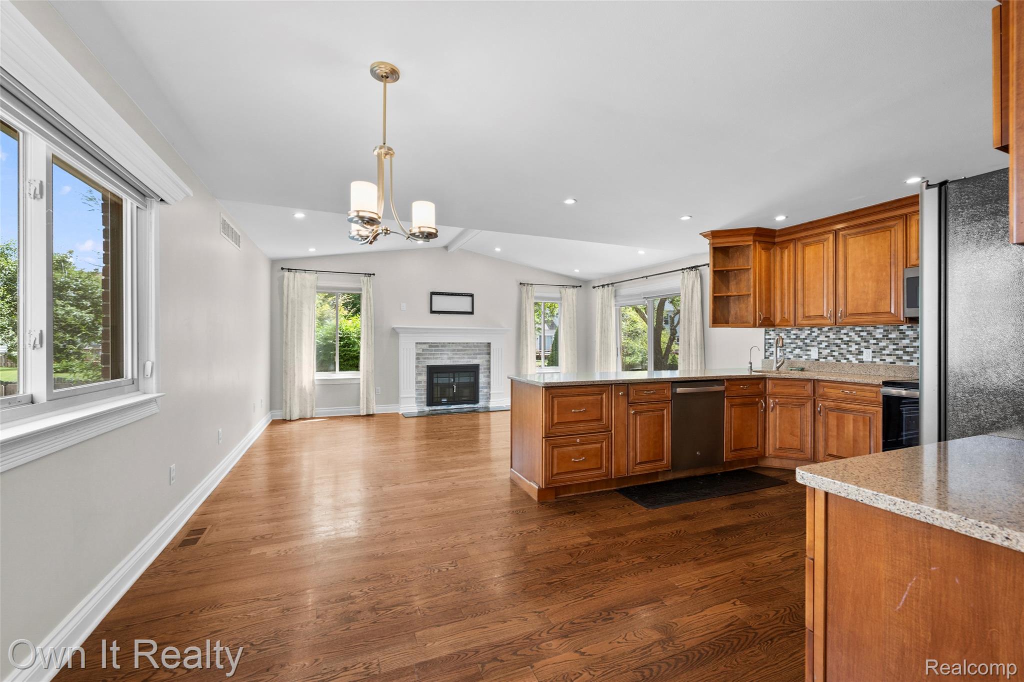 365 Princeton Street Canton, MI 48188 - Photo 12 of 43 10.jpg