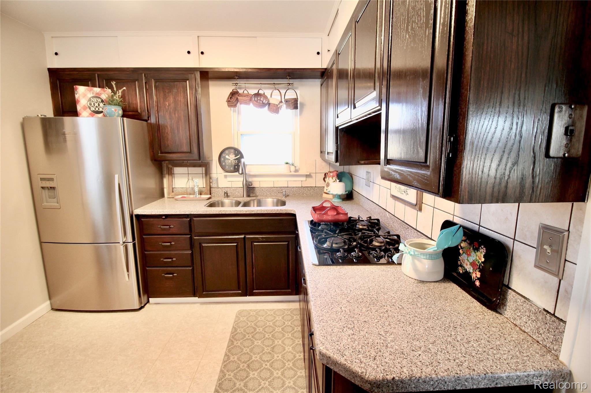 336 Dover Road Waterford, MI 48328 - Photo 6 of 20 8948A5D5-42EA-450B-9802-433BBC8322B1_1_201_a.jpeg