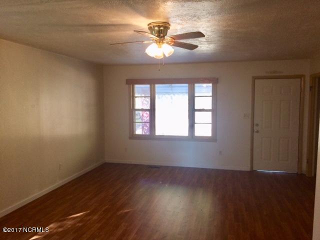 140 Eldon Thornton Road Faison, NC 28341 - Photo 3 of 5 Family Room